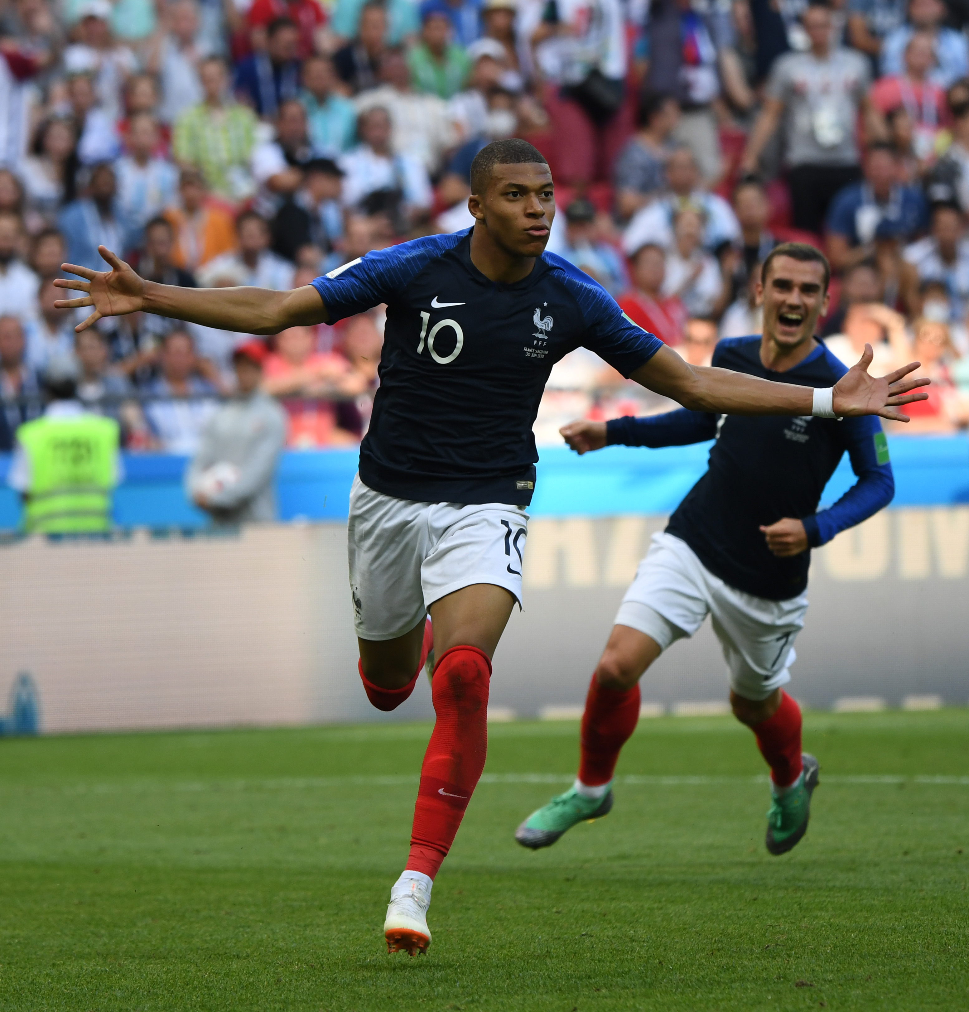 亚冠卡位生死战！布里兰主场无敌争出线，江原FC客场搏命追积分