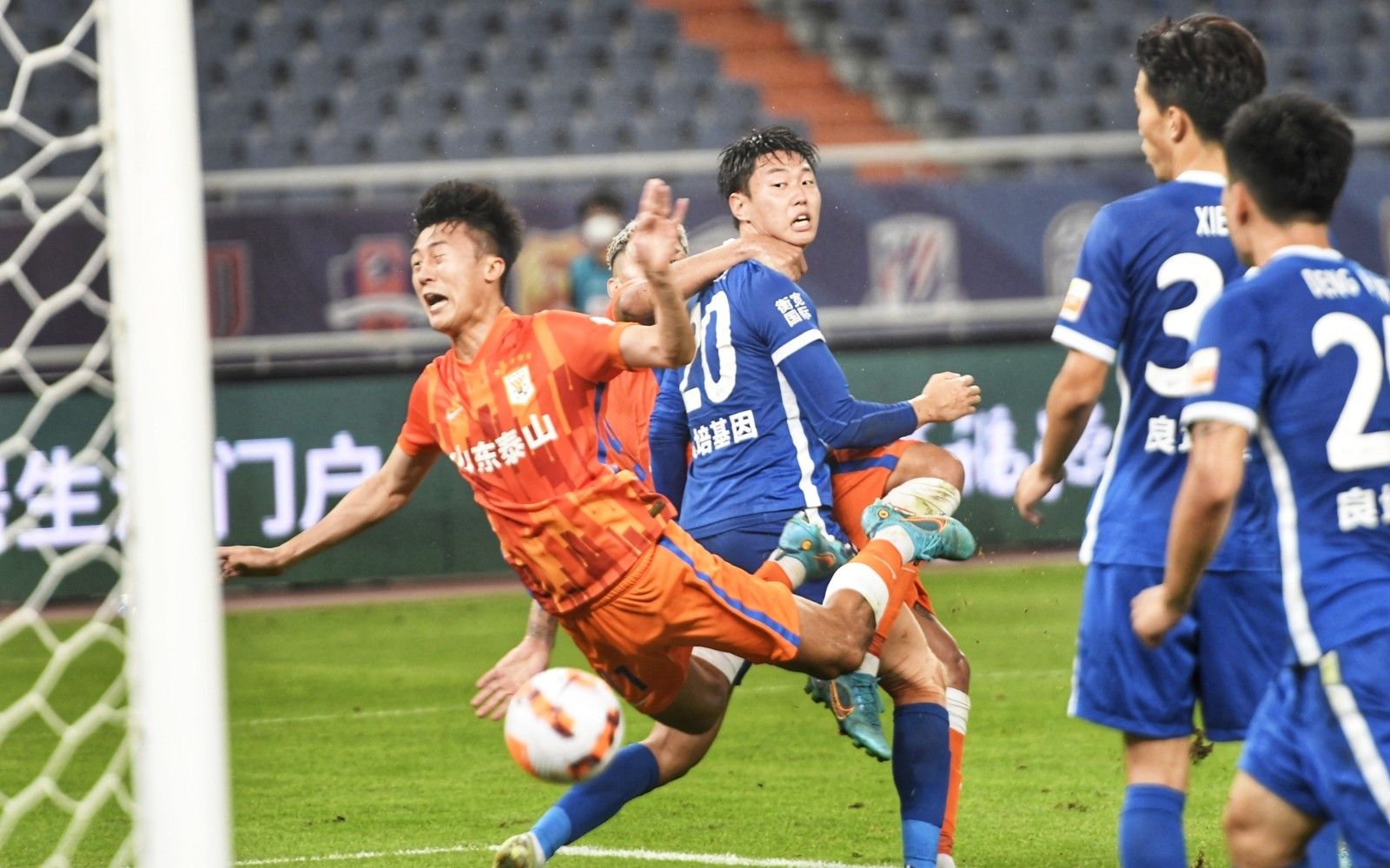 比利亚：传统9号位并没有消失，我非常欣赏阿尔瓦雷斯