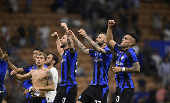 阿纳别科夫对阵奥林匹亚科斯数据：单场8扑救，多次扑出必进球