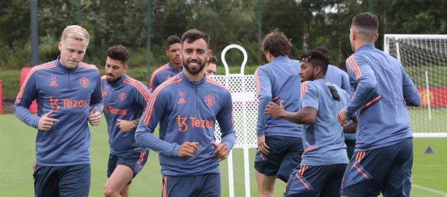 欧文突破防线送出关键助攻