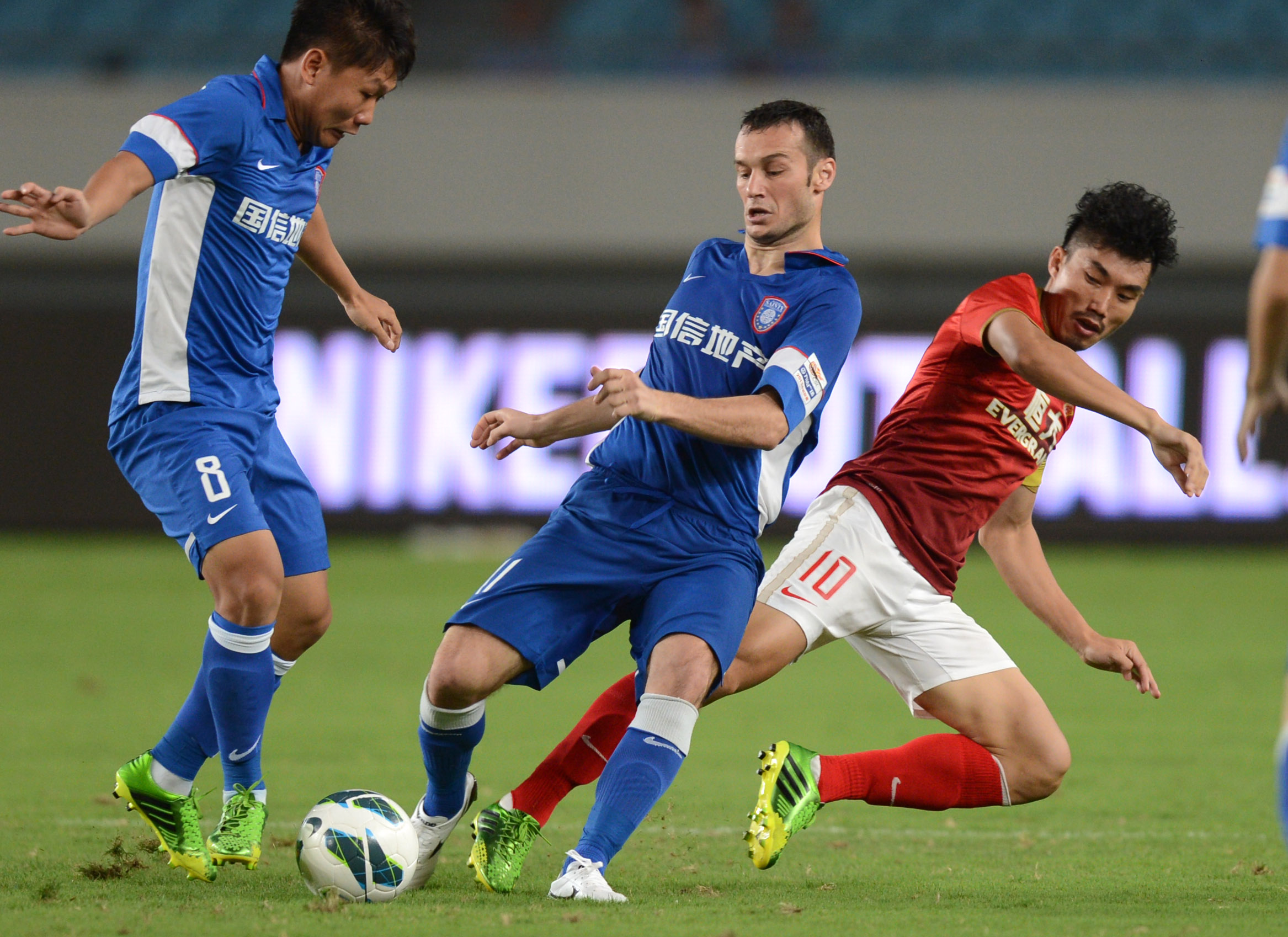 图赫尔：贝林厄姆被换下时很沮丧？因为他有一张黄牌