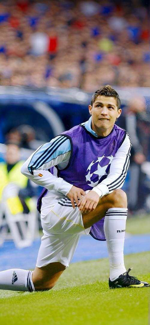 帕尔马官方：铃木彩艳左手中指及手舟骨复合骨折，将接受手术