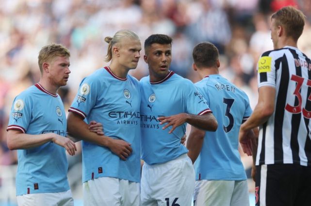 萨拉赫利物浦生涯对阵10支球队进球上双，成队史第二人