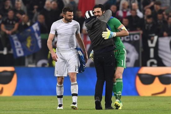 劫富济贫！利物浦欧冠力克马德里双雄 但输土超荷甲球队（利物浦欧冠能斩马德里双雄，却先后不敌土超与荷甲球队）