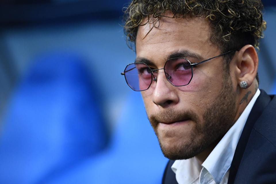 媒体大V热议南京再办重大足球赛事 苏超带动足球热，预祝新江苏队早日落地南京!（南京再办重磅足球赛引大V热议：苏超引爆球市，盼新江苏队早日落户南京）