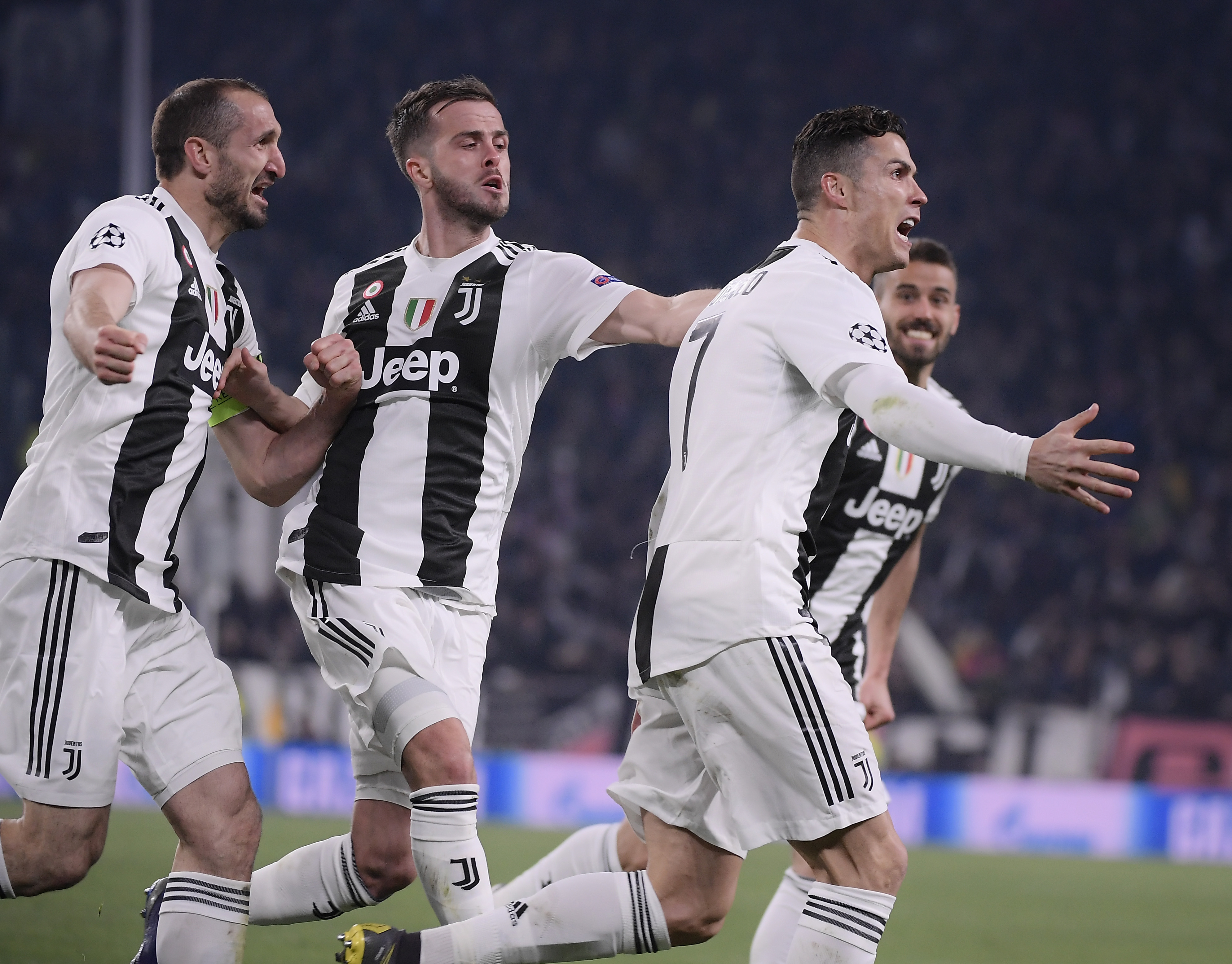 足球报：亚泰这几年都是寅吃卯粮，意向球员听说后婉拒邀请