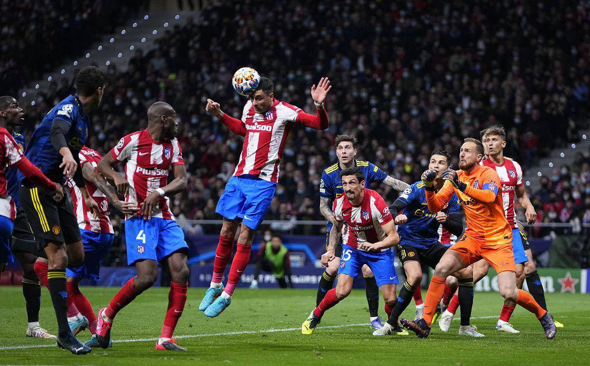 崩盘！利物浦3连败+3场丢10球，各赛事12场比赛狂输9场（溃败！利物浦三连败，近三战丢10球，近12场各项赛事输掉9场）