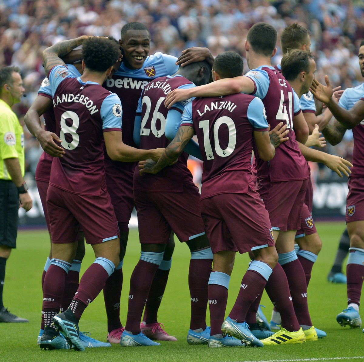 法尔克：很高兴球队能与红牛集团合作，有问题会与克洛普交谈（法尔克：欣见球队携手红牛集团，如有问题将与克洛普沟通）